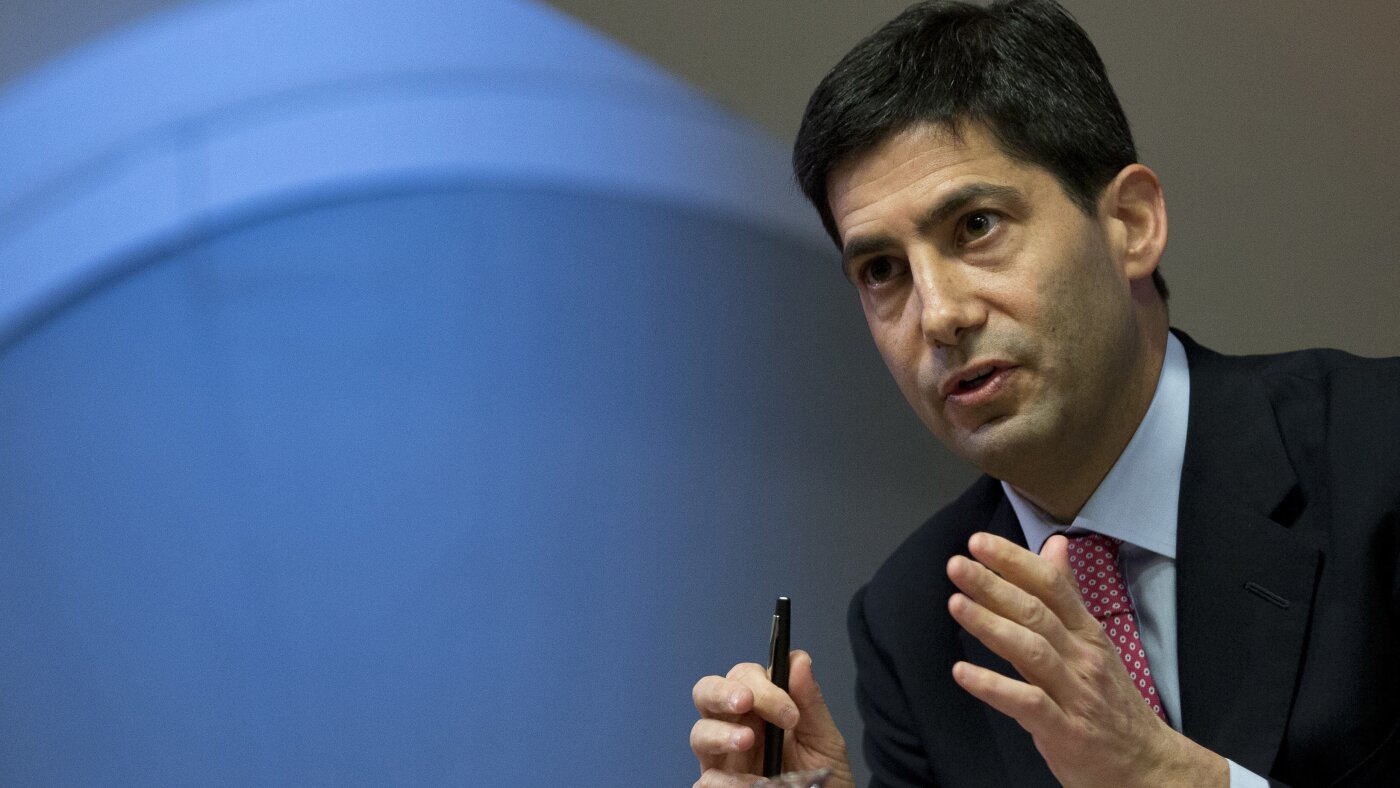 Trump Taps Kevin Warsh for Fed Chair Amid Senate Gridlock